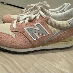 NEARLY NEW New Balance 996 (MADE IN USA)
